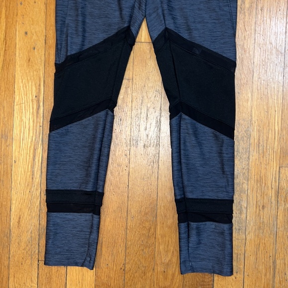 Victoria’s Secret PINK Ultimate Leggings in Grey, size XS - Picture 5 of 10